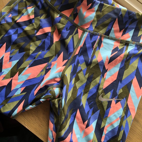 Nike Pants - Nike Dri-Fit Capri Mess Leggings